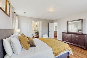 3 bedrooms, iron/ironing board, Internet, bed sheets - Cozy home w/electric fireplace, enclosed yard, patio,  full kitchen and Wi-Fi (Nashville)