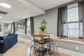 Interior - Irish Channel 2-bedroom condo within walking distance to Magazine Street! (New Orleans)
