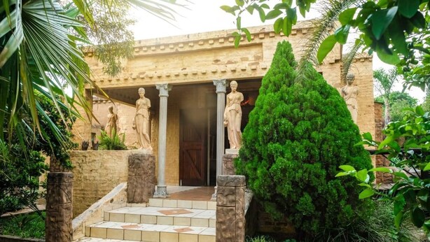 A building with classical architecture, featuring columns and statues. - La'Mathil (Enormwater AH)