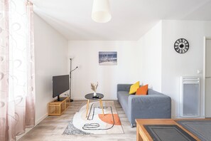 Smart TV, books, offices - Pau Standing & Confort : Chic, Centre & Parking (4p) (Pau)