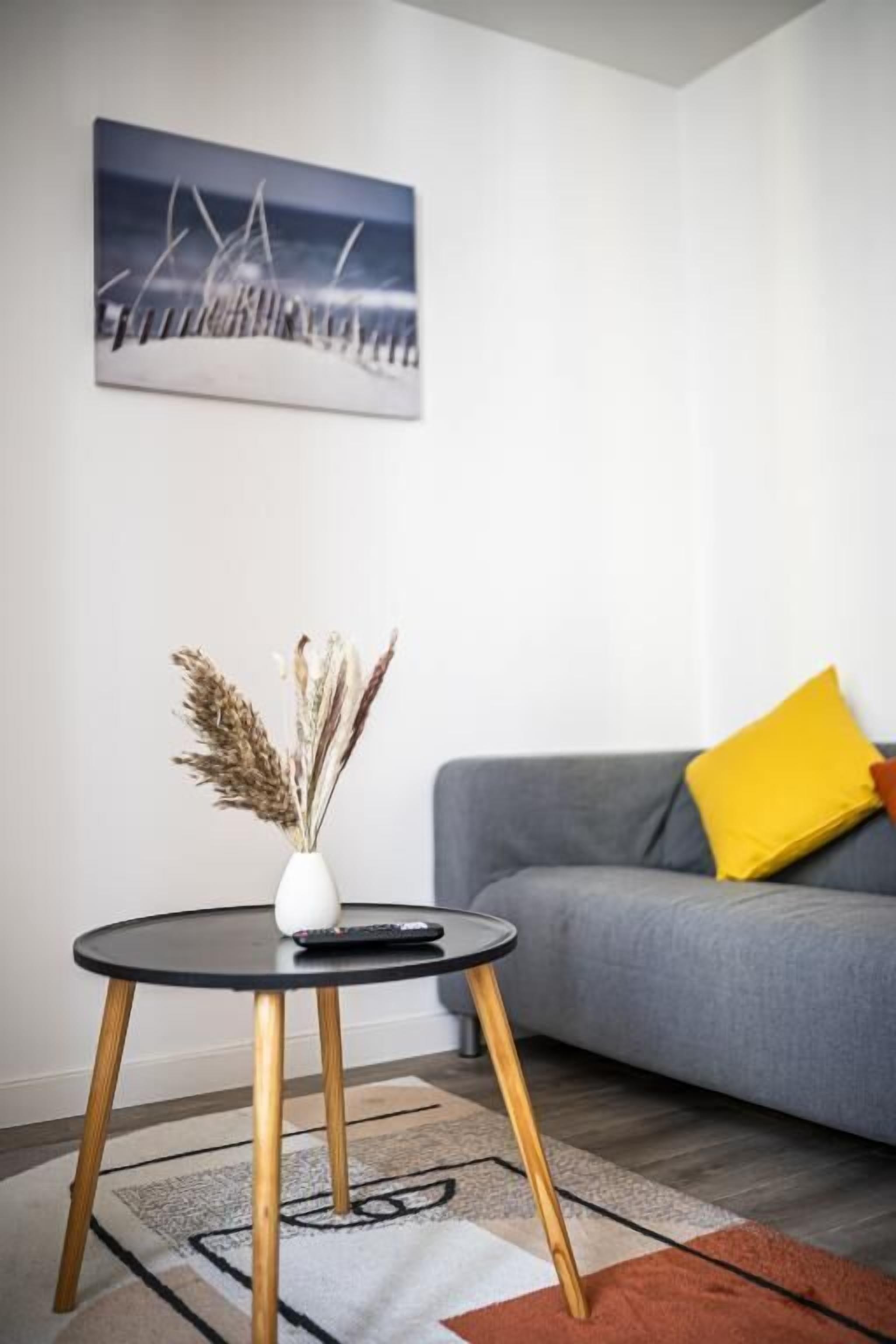 Smart-TV, Bücher, Arbeitsbereiche