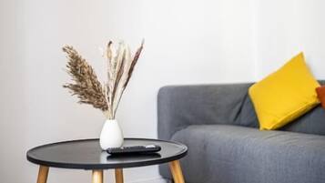 Smart-TV, Bücher, Arbeitsbereiche