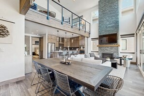 Interior - Modern mountain home with W/D, hot tub, full kitchen & near ski resort (Durango)