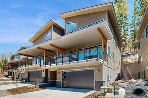 Exterior - Modern mountain home with W/D, hot tub, full kitchen & near ski resort (Durango)