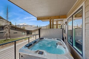 Terrace/patio - Modern mountain home with W/D, hot tub, full kitchen & near ski resort (Durango)