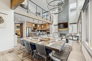 Interior - Modern mountain home with W/D, hot tub, full kitchen & near ski resort (Durango)