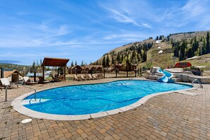 A heated pool - Modern mountain home with W/D, hot tub, full kitchen & near ski resort (Durango)