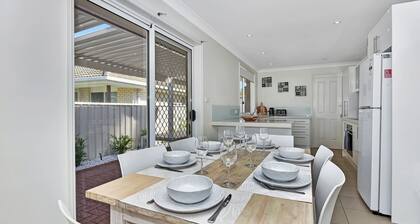 Fingal Palms - A charming coastal retreat in Fingal Bay