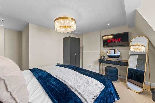 6 soverom, strykejern/-brett, internettilgang og sengetøy