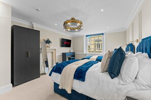 6 bedrooms, iron/ironing board, internet, bed sheets