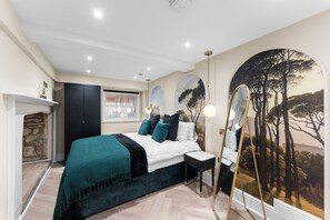 2 bedrooms, iron/ironing board, internet, bed sheets - Experience Elegance in Central Bath (Bath)