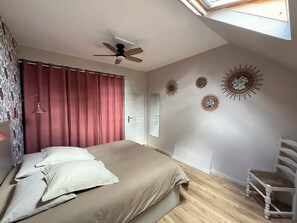 1 bedroom, travel cot, free WiFi, bed sheets