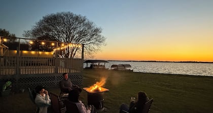 Lakefront and Lakeview - Sunsets & Serenity at Gorgeous Lake Conroe, Willis, TX