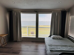 3 bedrooms, in-room safe, desk, iron/ironing board