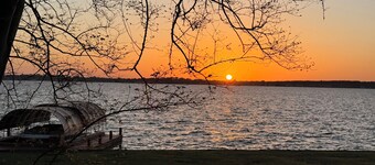 Lakefront and Lakeview - Sunsets & Serenity at Gorgeous Lake Conroe, Willis, TX