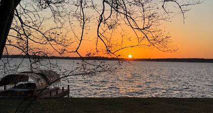 Lakefront and Lakeview - Sunsets & Serenity at Gorgeous Lake Conroe, Willis, TX