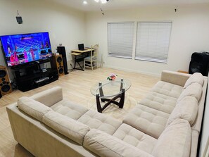 Smart TV, DVD player, stereo, computer monitors - Lakefront and Lakeview - Sunsets & Serenity at Gorgeous Lake Conroe, Willis, TX (Willis)