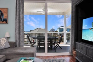 ハウス ベッド (複数台) (The Gulf Club) | リビング エリア