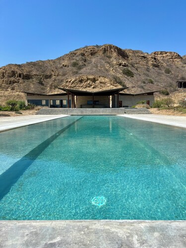 La Morada Punta Sal - Beach house in front of the ocean