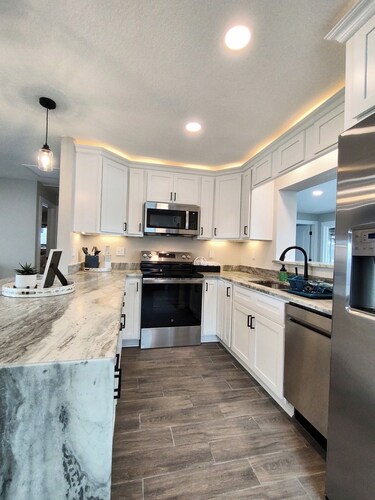 Tidewater: Bring your boat, backyard beach,kayaks.