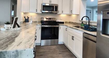 Tidewater: Bring your boat, backyard beach,kayaks.