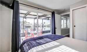 3 室のベッドルーム、アイロン / アイロン台、WiFi (無料)、ベッドシーツ