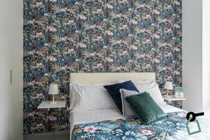 Minibar, una cassaforte in camera, una scrivania, Wi-Fi gratuito