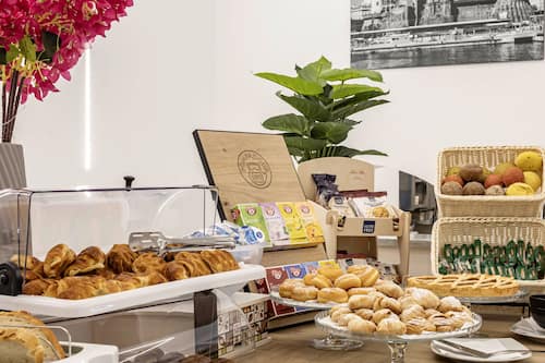 Petit déjeuner buffet servi tous les jours en supplément