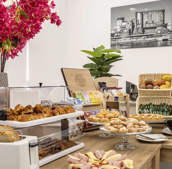 Frokostbuffé hver dag (EUR 10 per person)