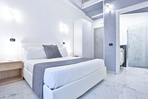 Minibar, una cassaforte in camera, una scrivania, Wi-Fi gratuito