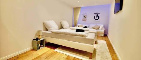 3 bedrooms, desk, travel cot, free WiFi