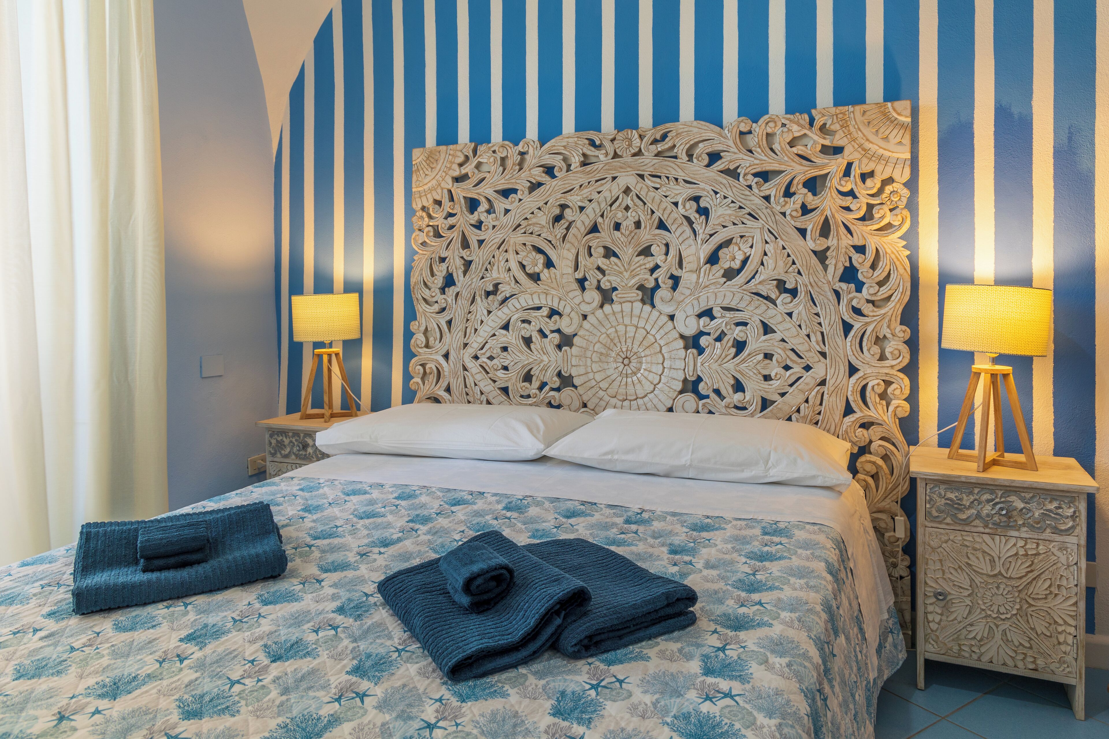 1 habitación, escritorio, tabla de planchar con plancha y wifi 