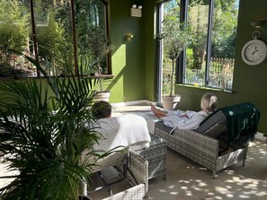 Sauna, hot tub, hot stone massages, Swedish massages, facials - The Jewel Lodge and Spa (Glengarriff)
