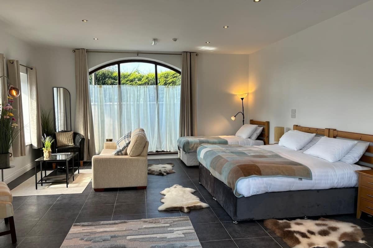 Deluxe Studio Suite | 2 bedrooms, free WiFi