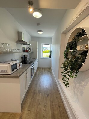 Deluxe Apartment, River View | Private kitchen - The Jewel Lodge and Spa (Glengarriff)