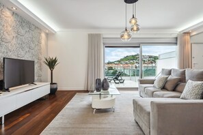 TV - Suburban Views by Madeira Sun Travel (Funchal)