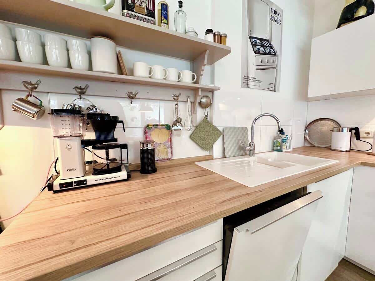 Kylskåp, mikrovågsugn, ugn och spishäll