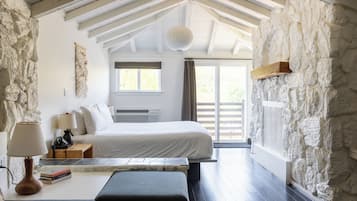 Bungalow, 1 King Bed | Frette Italian sheets, premium bedding, in-room safe, blackout curtains