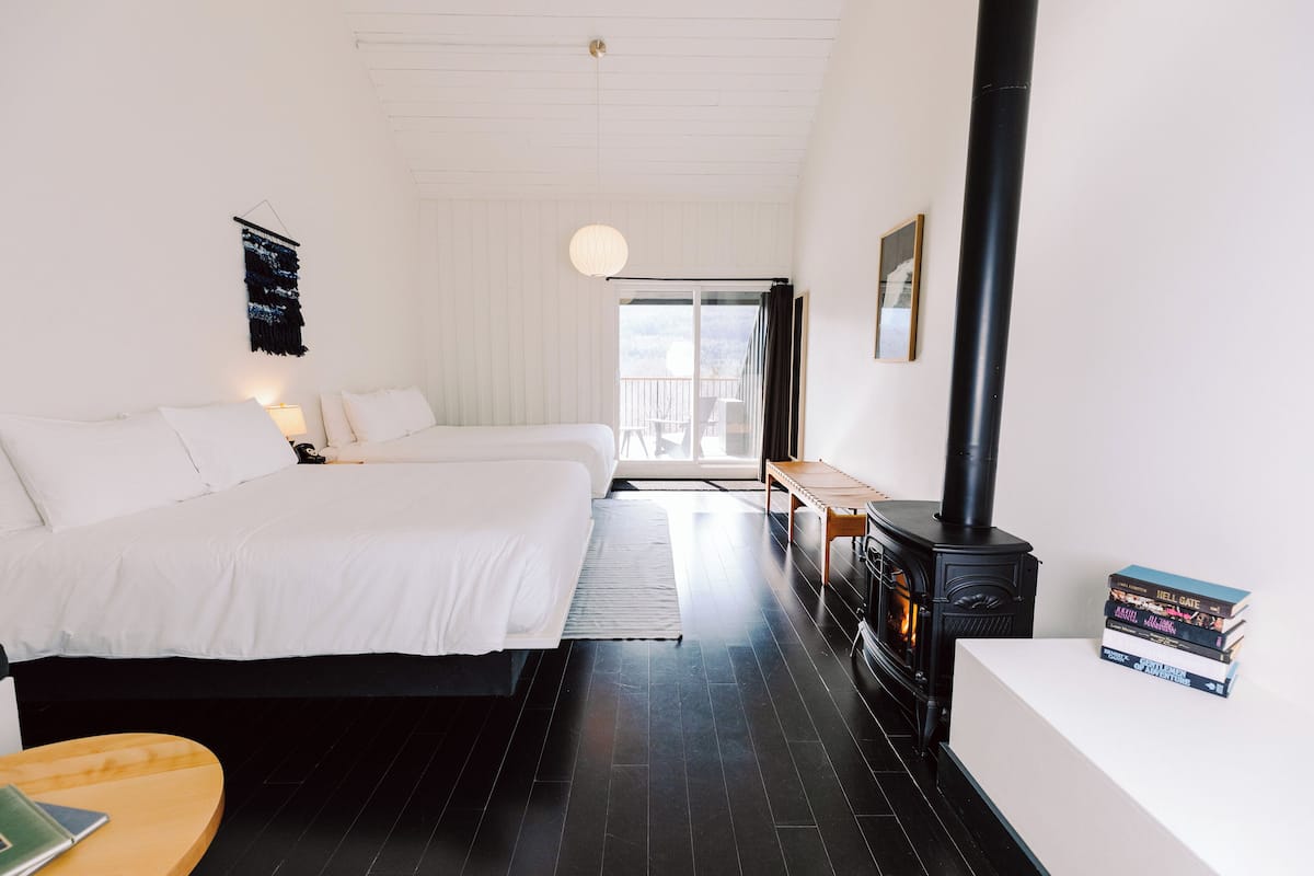 Frette Italian sheets, premium bedding, in-room safe, blackout curtains