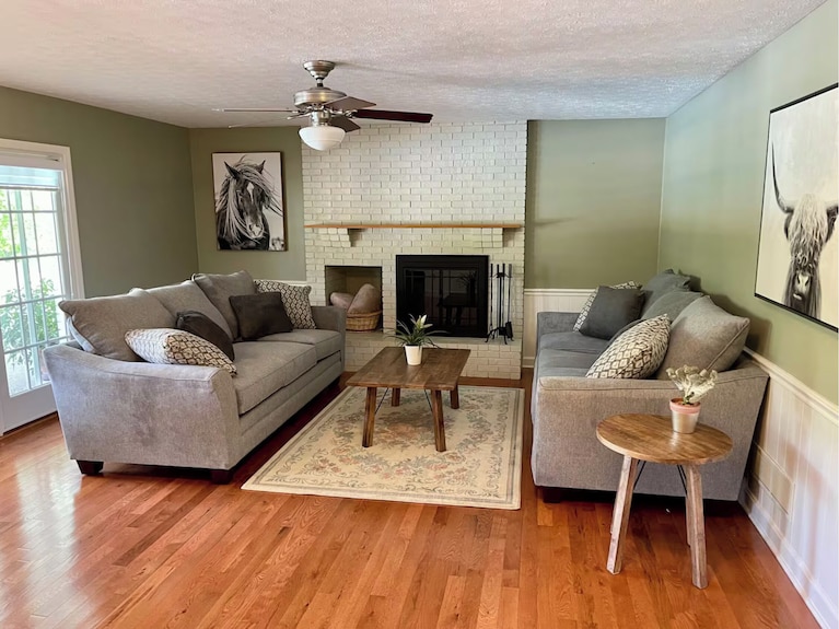 Spacious Countryside Getaway With A Pool! Fun For The Whole Family Or Friends! - Louisville, KY