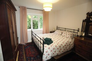 3 bedrooms, iron/ironing board, WiFi, bed sheets - Teach Bráid, Glencolmcille, Co. Donegal (Donegal)
