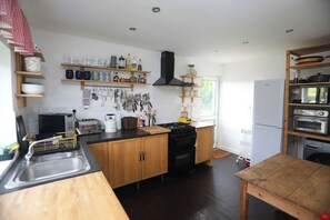 Kühlschrank, Mikrowelle, Ofen, Geschirrspüler