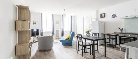 Smart TV, books, offices