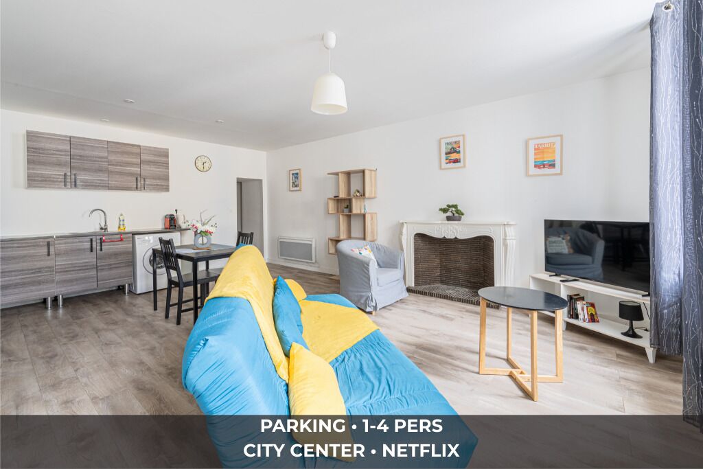 TV connectée, livres, espaces bureaux