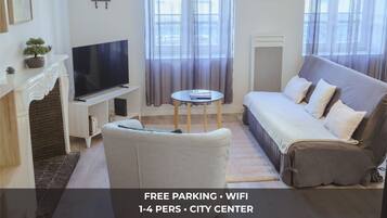 Smart-tv, boeken en een kantoor