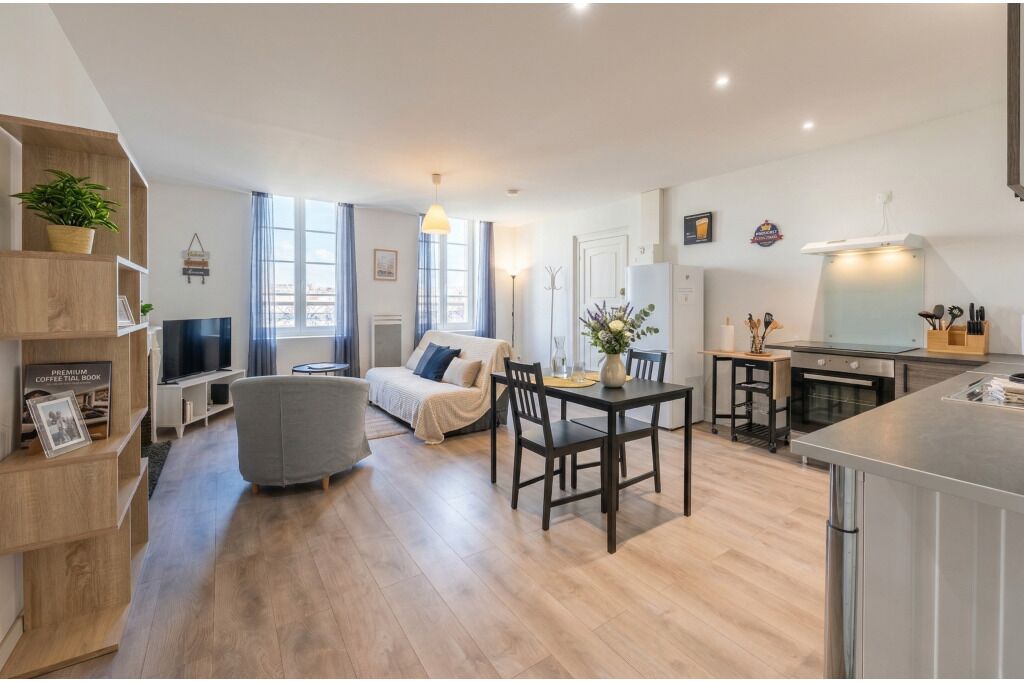 TV connectée, livres, espaces bureaux