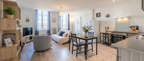 Smart-TV, BĂŒcher, Arbeitsbereiche