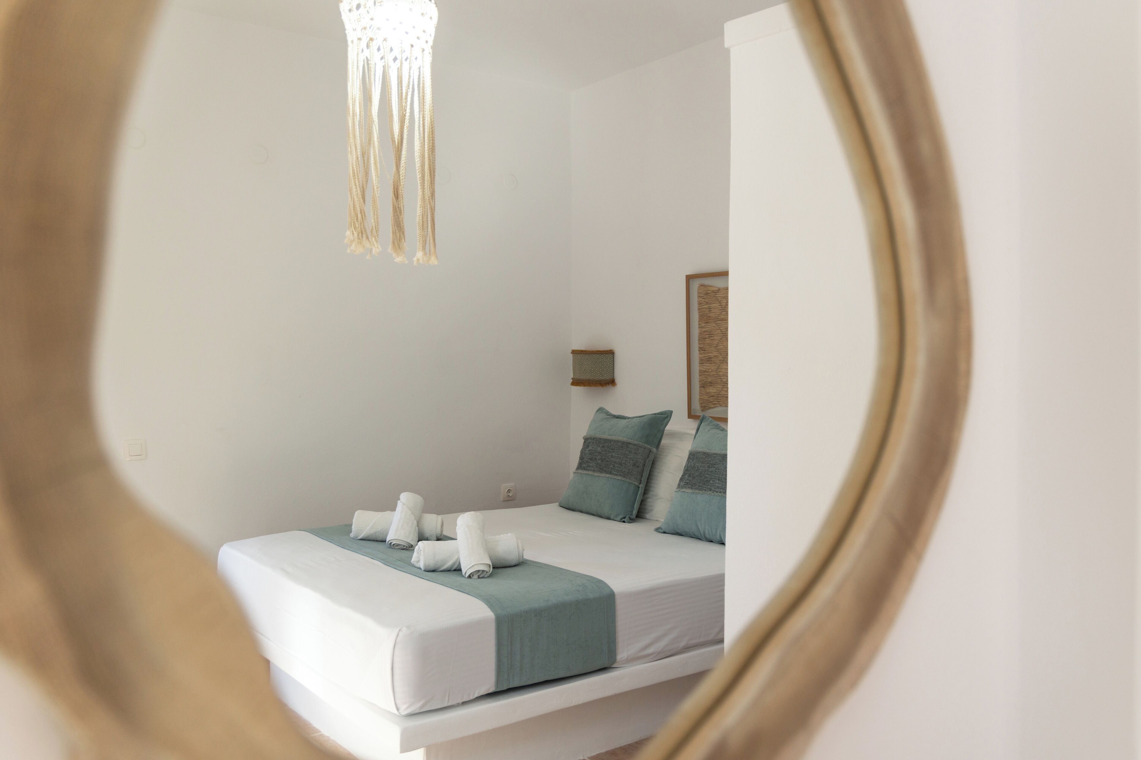 Deluxe Apartment, Partial Ocean View | Free WiFi, bed sheets