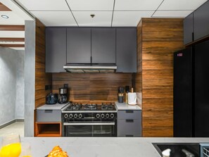 電子レンジ、オーブン、コンロ、食器洗い機