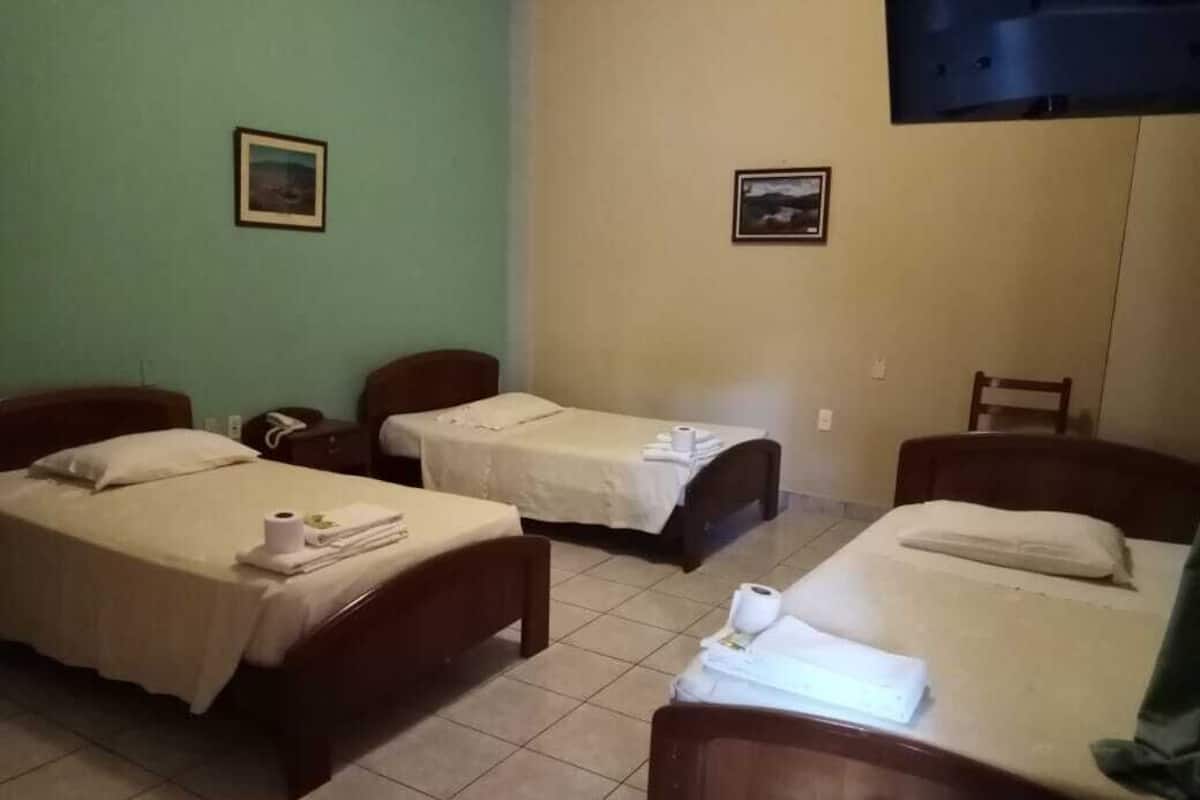 Camera familiare | Una scrivania, Wi-Fi gratuito